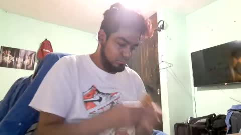 Snapshot of arturo_alvarado93 chatting on January 8, 5:37 pm the chosen one online show from January 8, 5:37 pm