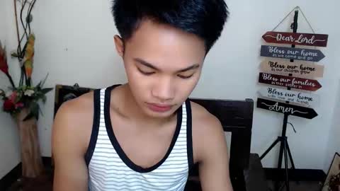 Snapshot of asian_lover05 chatting on October 17, 6:23 pm asian_lover05 online show from October 17, 6:23 pm