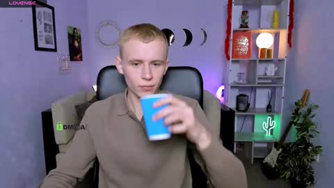 astren online show from March 11, 7:15 am