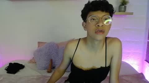 Atenea online show from May 13, 1:30 pm