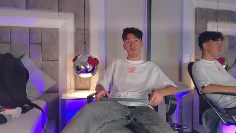 austinreeds online show from April 10, 2:57 pm