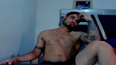 Snapshot of austintorres_ chatting on December 11, 4:19 am AustinTorres online show from December 11, 4:19 am