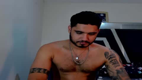 Snapshot of austintorres_ chatting on December 17, 2:44 am AustinTorres online show from December 17, 2:44 am