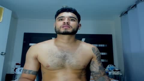 Snapshot of austintorres_ chatting on January 14, 3:32 am AustinTorres online show from January 14, 3:32 am