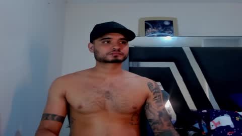 Snapshot of austintorres_ chatting on December 6, 3:19 am AustinTorres online show from December 6, 3:19 am