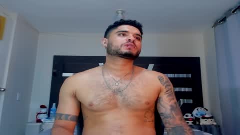 Snapshot of austintorres_ chatting on January 9, 2:43 am AustinTorres online show from January 9, 2:43 am