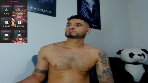 Snapshot of austintorres_ chatting on January 17, 2:29 am AustinTorres online show from January 17, 2:29 am