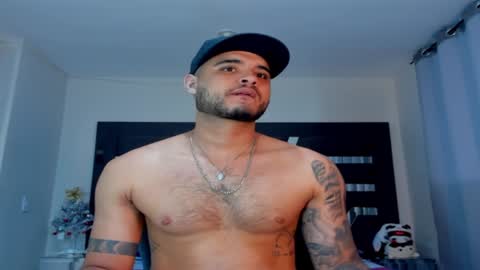 Snapshot of austintorres_ chatting on January 4, 2:25 am AustinTorres online show from January 4, 2:25 am