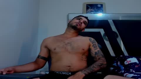 Snapshot of austintorres_ chatting on December 5, 2:31 am AustinTorres online show from December 5, 2:31 am