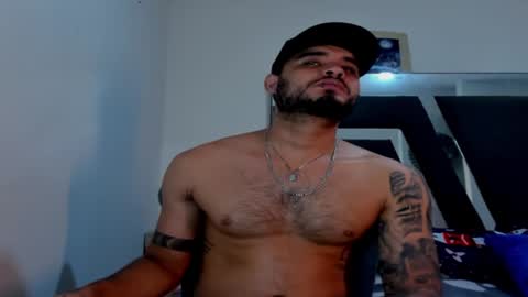 Snapshot of austintorres_ chatting on December 19, 3:51 am AustinTorres online show from December 19, 3:51 am