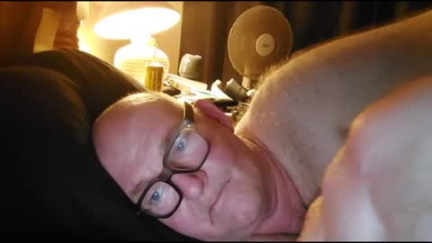 australian_guy_who_enjoys_life online show from May 4, 2:52 pm