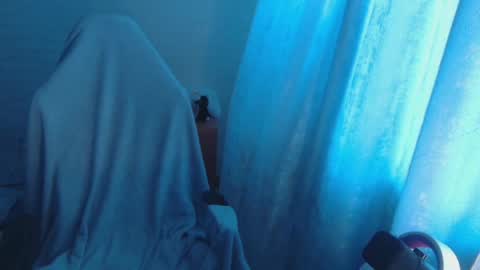 axel_0ne online show from May 16, 12:36 pm