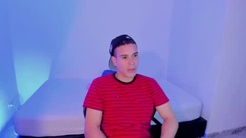 axel__fierro online show from April 27, 9:42 pm
