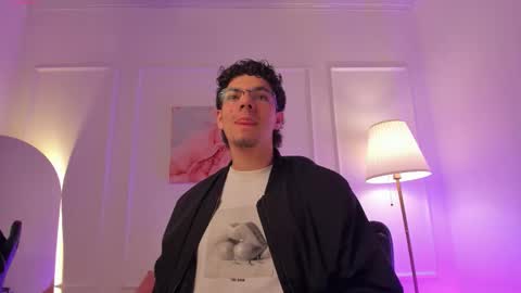 Yooung King  online show from February 15, 11:29 am