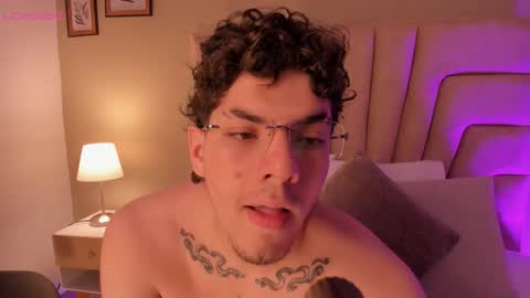 Yooung King  online show from February 20, 2:52 am