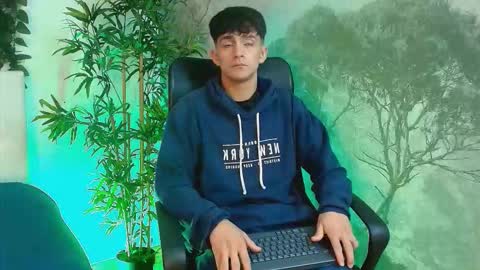 Snapshot of axel_draven chatting on October 21, 11:35 am axel_draven online show from October 21, 11:35 am
