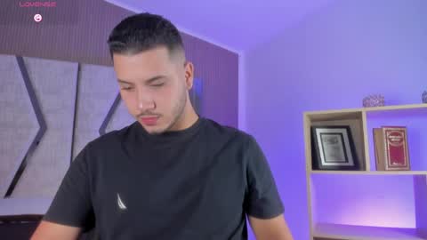 axel_grey_ online show from May 28, 12:25 pm