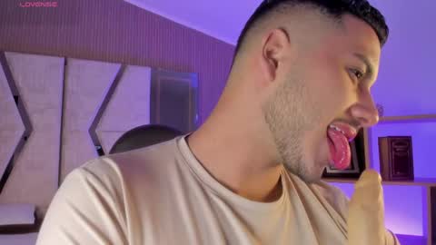 axel_grey_ online show from May 29, 12:26 pm