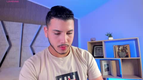 axel_grey_ online show from May 3, 1:03 pm