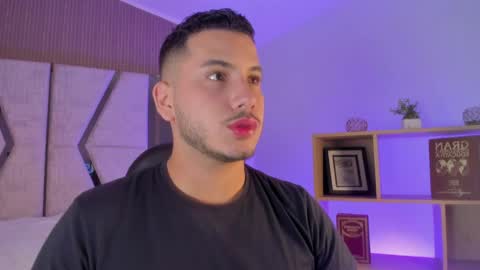 axel_grey_ online show from May 31, 12:37 pm
