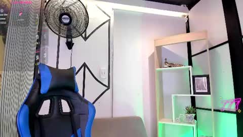 axel_grey_ online show from July 5, 5:14 am