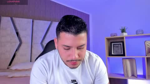 axel_grey_ online show from May 2, 12:52 pm