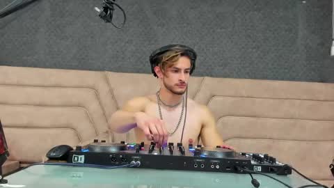 Axel  online show from May 17, 10:44 am