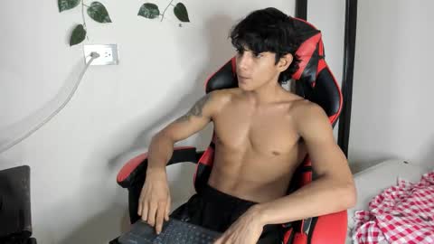 axel_rosse2 online show from November 24, 10:55 pm