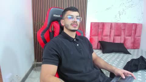 Axel  online show from January 7, 4:20 am