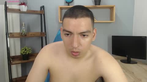Snapshot of axel_stones_ chatting on October 21, 1:58 pm axel_stones_ online show from October 21, 1:58 pm