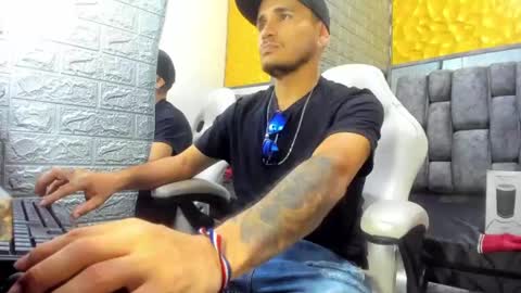 Axell Cross2 online show from March 3, 8:07 pm