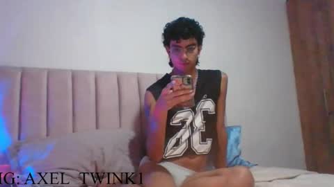 Snapshot of axellatino_ chatting on October 23, 1:31 am Axel online show from October 23, 1:31 am