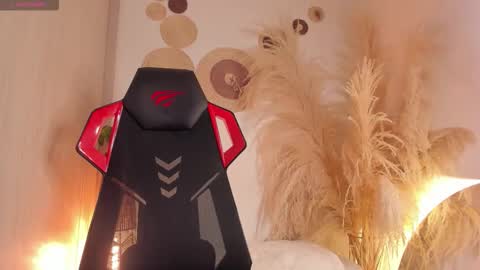 FOLLOW ME  online show from January 6, 2:48 am