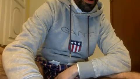 Snapshot of babyhardy chatting on January 4, 7:02 pm Tom A.    online show from January 4, 7:02 pm