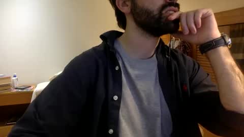 Snapshot of babyhardy chatting on December 12, 6:21 pm Tom A.    online show from December 12, 6:21 pm