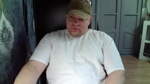 basi_look online show from February 19, 7:06 am