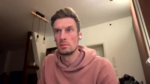 Snapshot of basst23 chatting on February 17, 10:25 pm basst23 online show from February 17, 10:25 pm