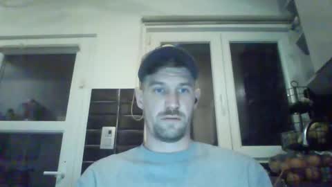 Snapshot of basteleus1 chatting on February 27, 1:35 am basteleus1 online show from February 27, 1:35 am