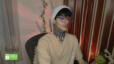 Snapshot of bastiel_ chatting on October 22, 11:52 pm Bastiel online show from October 22, 11:52 pm