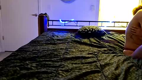 beatbeatbeatitupup online show from March 12, 8:55 am