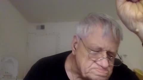 Snapshot of beautytomyeyes chatting on February 19, 1:51 am beautytomyeyes online show from February 19, 1:51 am