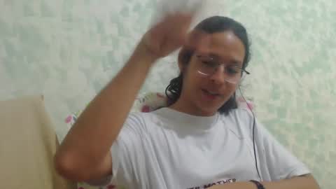 Snapshot of beentage chatting on December 21, 7:24 am Alex online show from December 21, 7:24 am