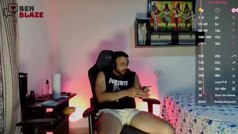 Snapshot of ben_blaze chatting on December 14, 2:12 am BEN online show from December 14, 2:12 am