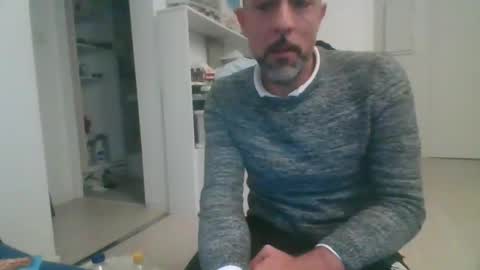 Snapshot of benbare13 chatting on December 9, 7:46 pm benbare13 online show from December 9, 7:46 pm