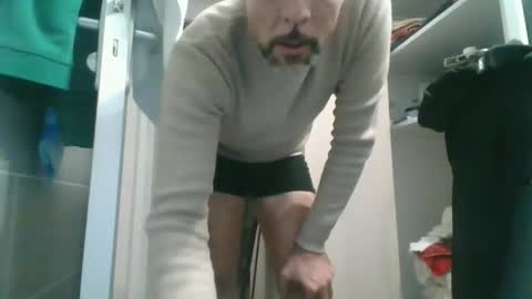 Snapshot of benbare13 chatting on December 11, 6:48 pm benbare13 online show from December 11, 6:48 pm
