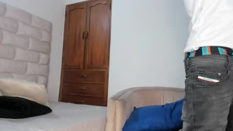 Snapshot of benbrownn chatting on October 12, 3:11 am online show from October 12, 3:11 am
