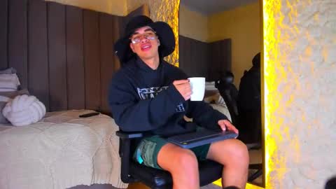 BENJAMIN online show from December 18, 2:18 am