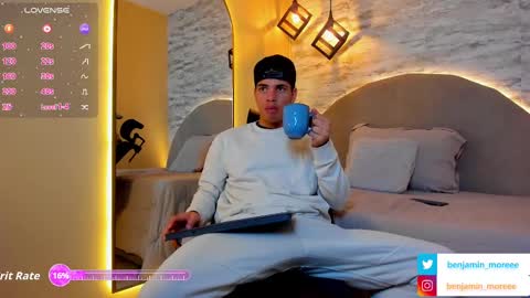 Snapshot of benjamin_more chatting on September 24, 11:52 am BENJAMIN online show from September 24, 11:52 am