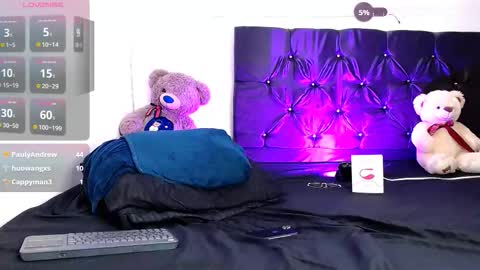 Snapshot of benji_hoter chatting on September 30, 8:56 pm Benji Hoter online show from September 30, 8:56 pm