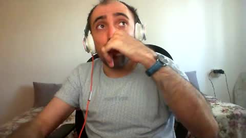 Snapshot of bentish chatting on December 18, 11:56 am bentish online show from December 18, 11:56 am